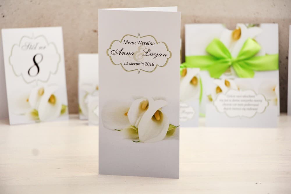 Elegant Standing Wedding Menu with White Calla Lilies, Personalized Cards | Felicja No. 5