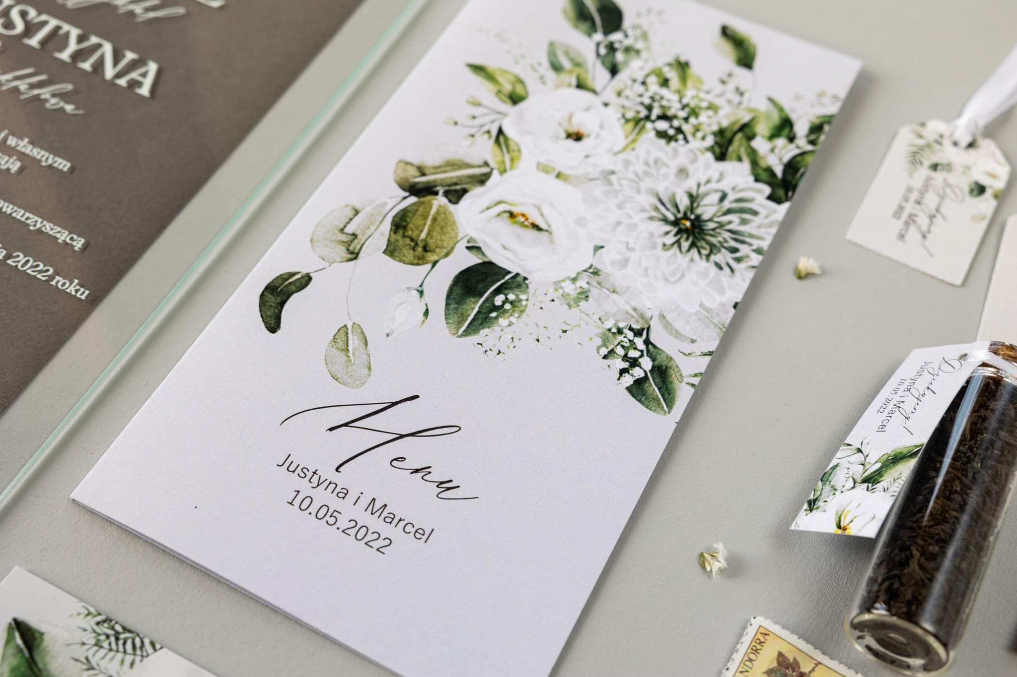 Elegant Folded Wedding Menu with Asters and Gold Script | Wedding Table Menu Card | Soft No. 4