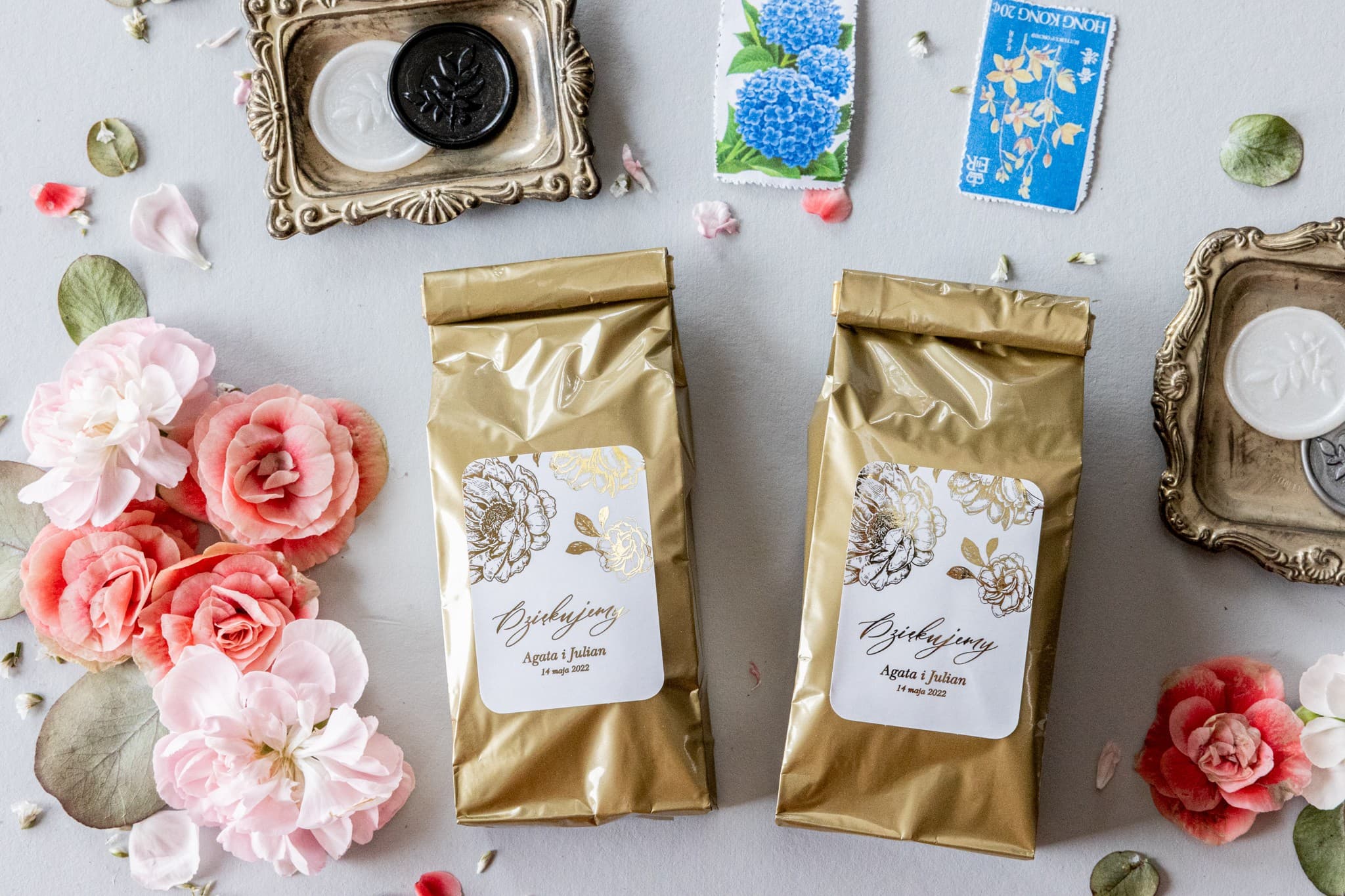 Elegant 50g Tea with Gold Foil Peonies | Wedding Favours | Onyx No. 3