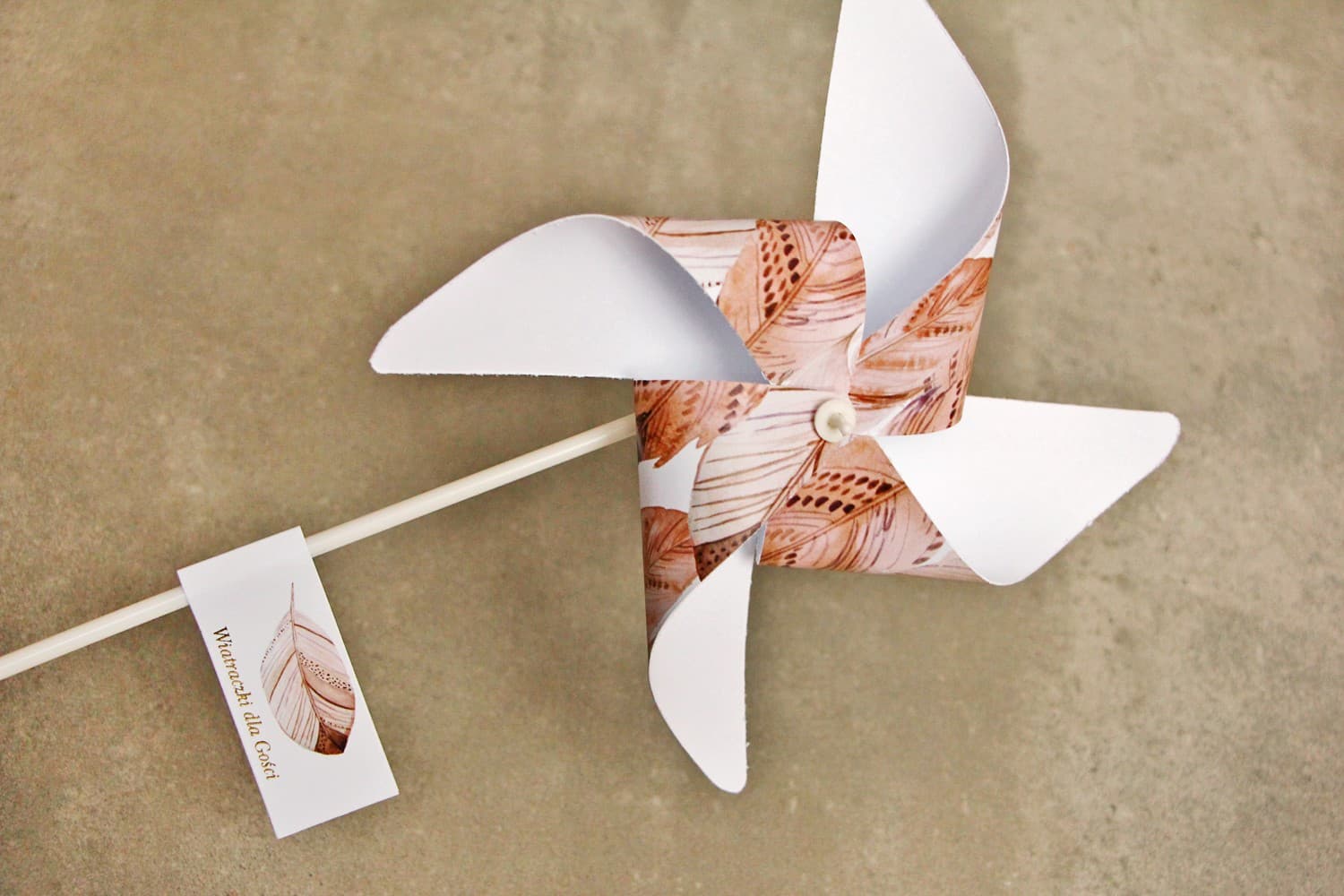 Windräder mit Boho-Federn als Gastgeschenke | Originelle Hochzeitsidee | Sorento Nr. 10