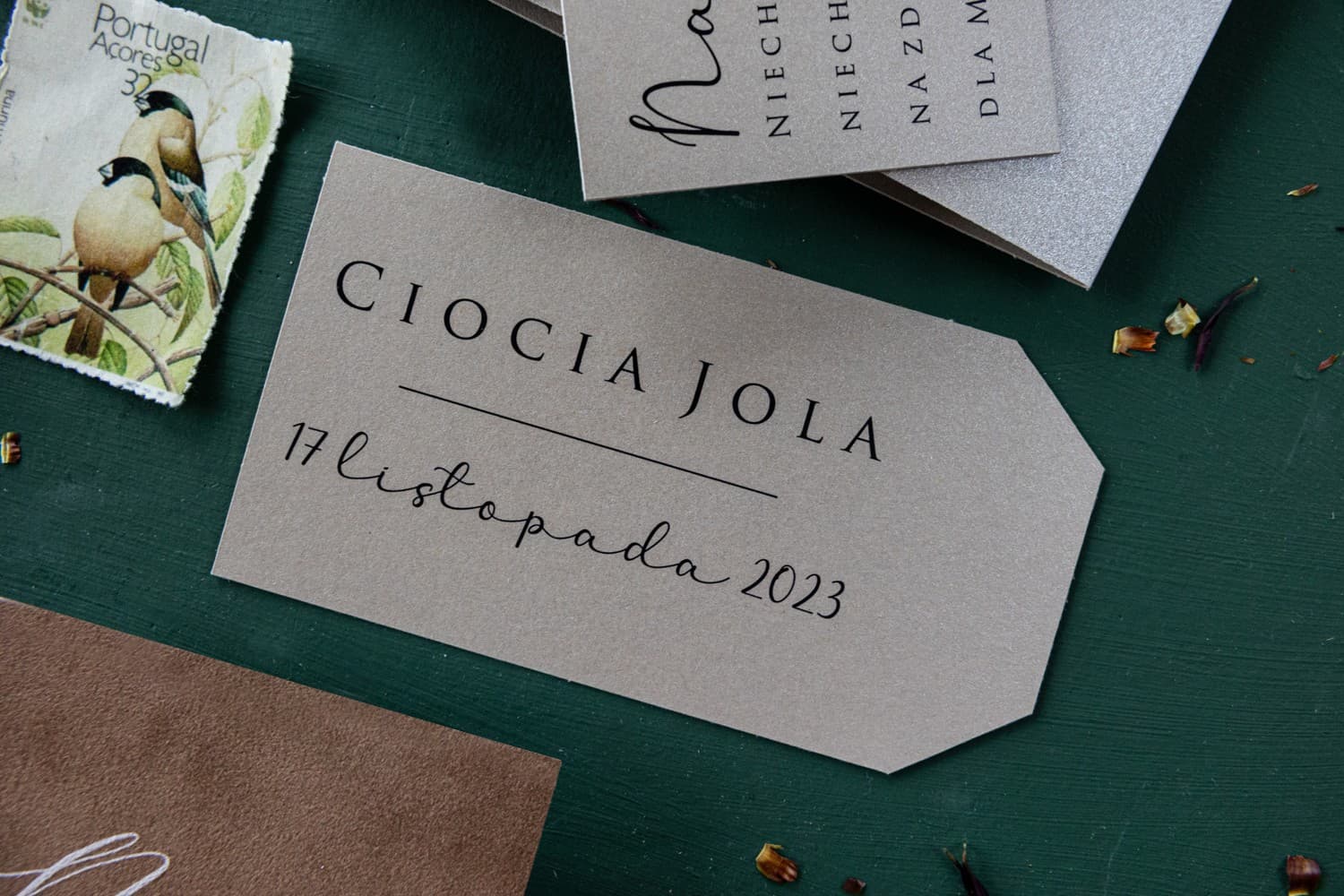 Nowoczesne, beżowe Winietki Ślubne wydrukowane na sztywnym, perłowym papierze