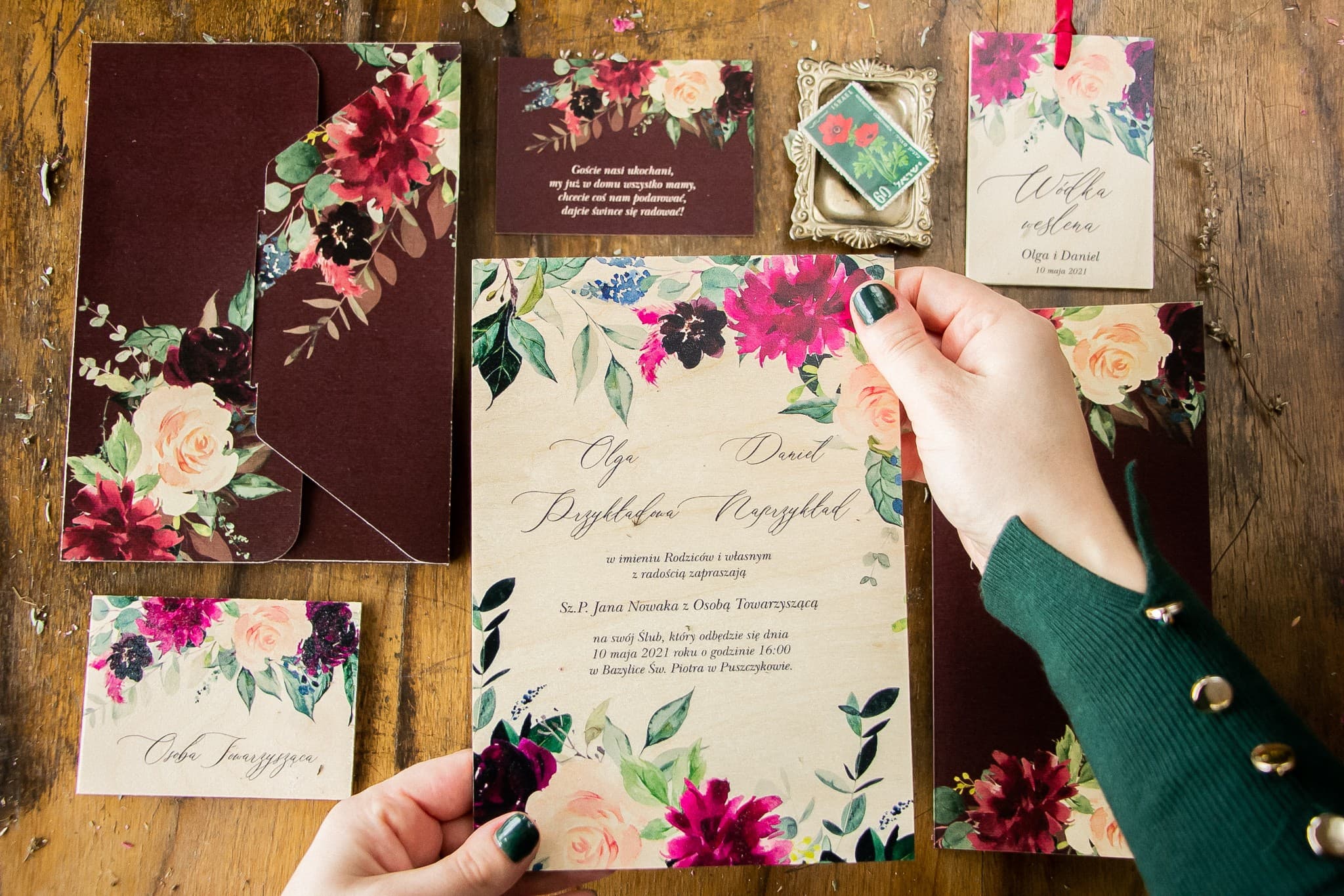 Rustic Wooden Wedding Invitations with Burgundy Roses – Topaz No. 3