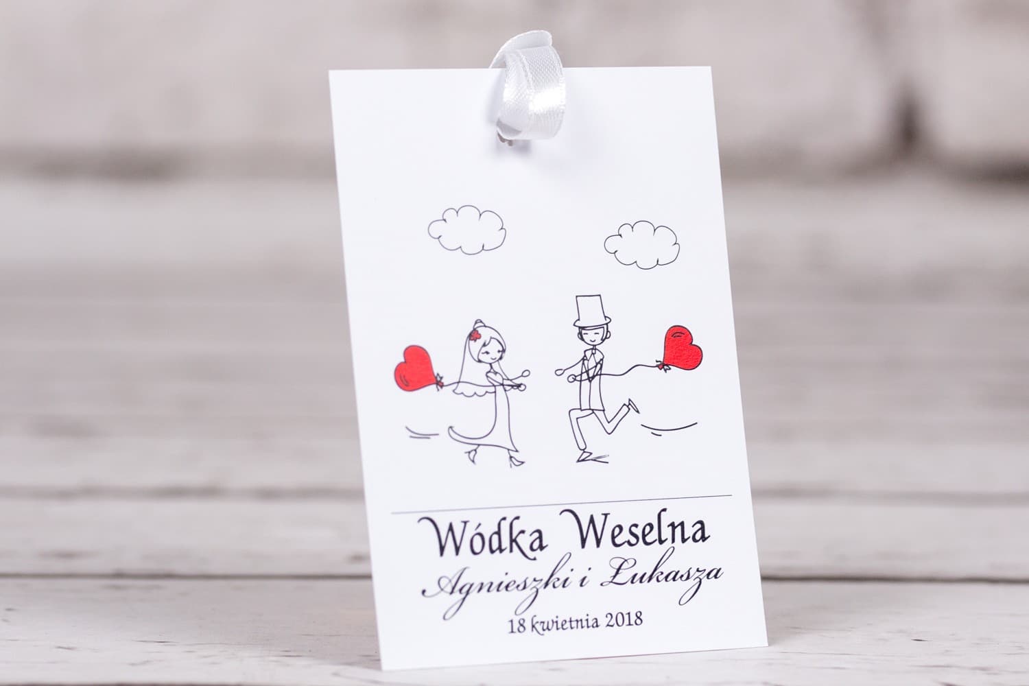 Urocze Zawieszki na Alkohol z Parą Młodą i Balonami | Zawieszki na Wódkę Weselną Personalizowane | Bueno nr 5