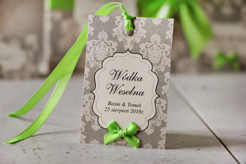 Eleganckie Zawieszki na Wódkę z Kokardką, Perłowe z Ornamentem | Personalizowane Dodatki na Stół Weselny | Ornament nr 4