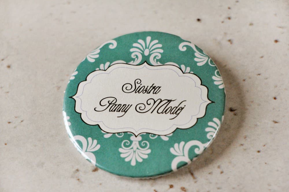 Eleganckie Przypinki Ślubne Szmaragdowe z Ornamentem | Kotyliony Weselne dla Gości, Identyfikatory | Ornament nr 9