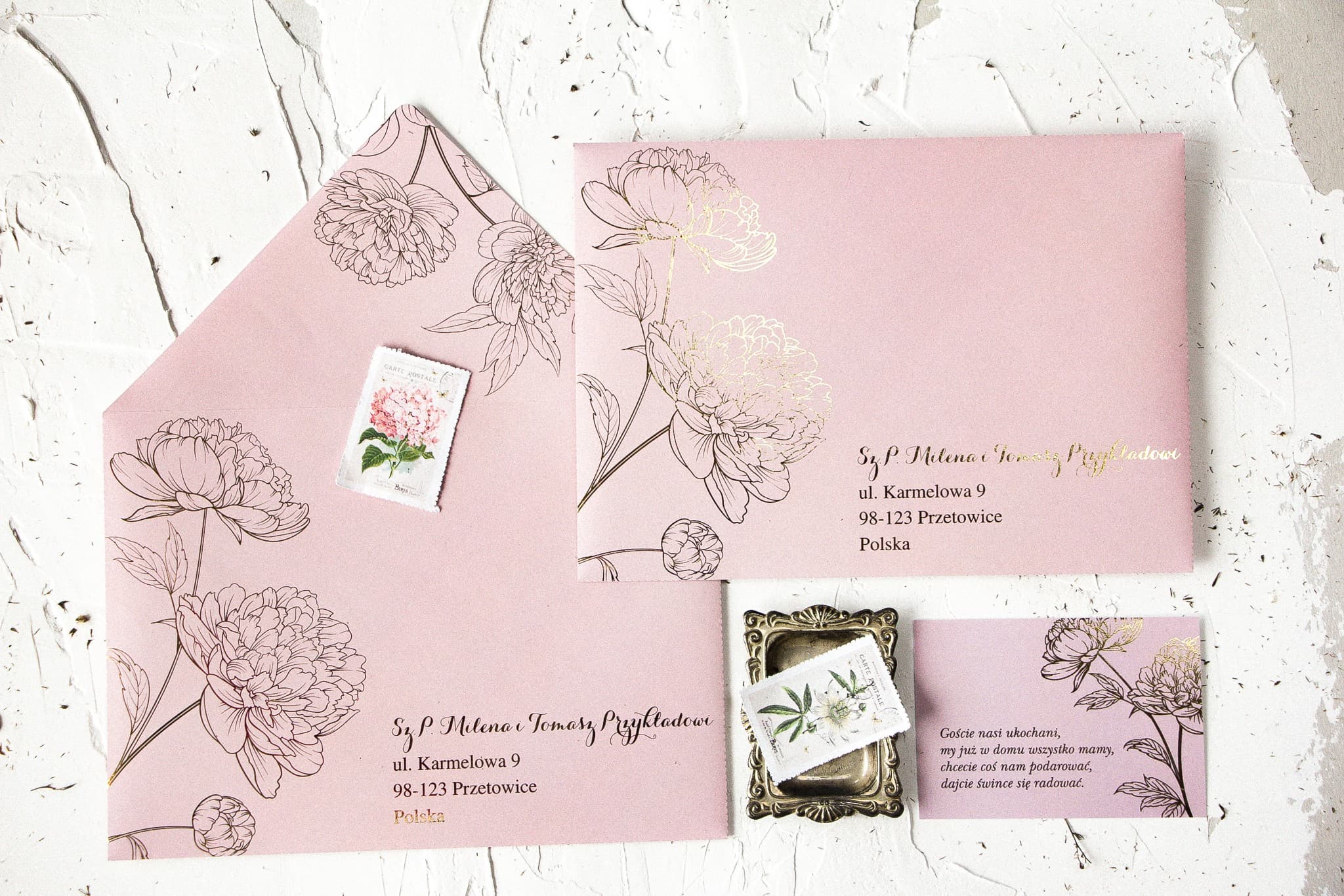 Minimalistische Hochzeitseinladungen Pattern Nr. 4 – Pfingstrosen und Goldumschlag