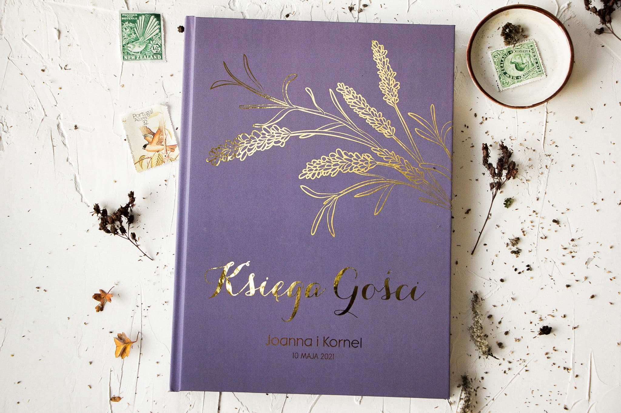 Violettes Gästebuch mit goldenen Ähren A4 | Personalisiertes Album für Gästeeinträge | Pattern Nr. 3 - 3