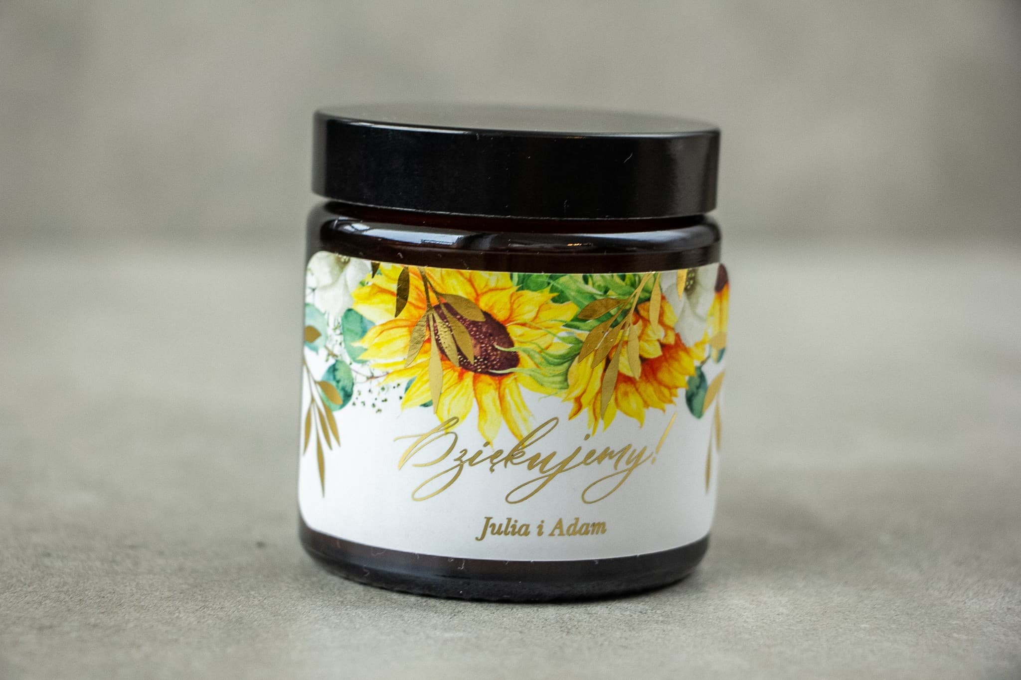 Sojakerze Rubin Nr. 7 – Goldfolierte Sonnenblumen und Gastgeschenk - 2