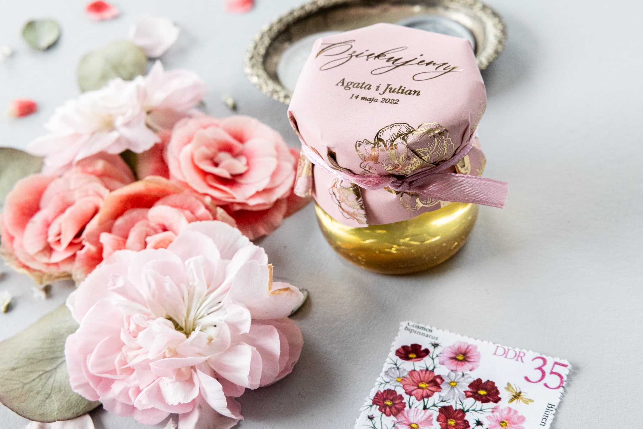 Złocone Miodziki Onyks nr 1 – Słodkie Podziękowanie z Pudrową Piwonią