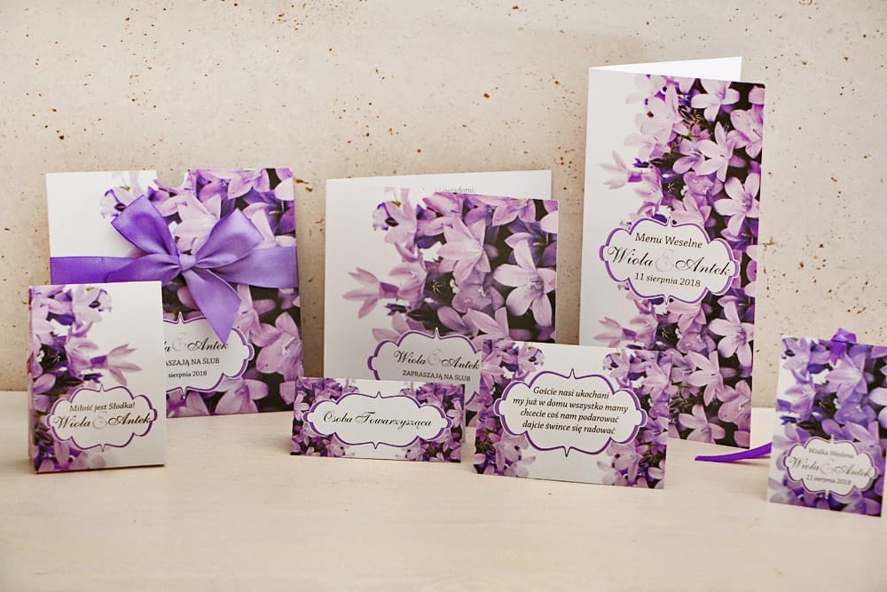 Hochzeitseinladungen im Etui mit violetten Blumen und Satinband – Felicja Nr. 14 - 3