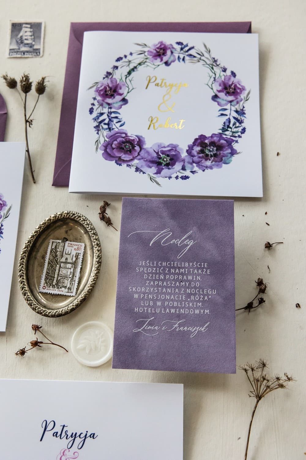 Hochzeitseinladung Cykade Nr. 9 – Violette Blüten und Gold - 2