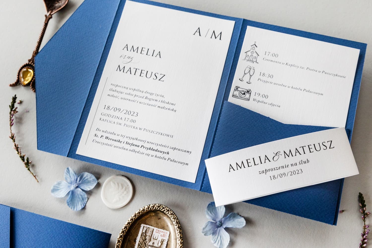 Hochzeitseinladungen Kraft Nr. 7 – Blaue Blumen und Tasche - 4