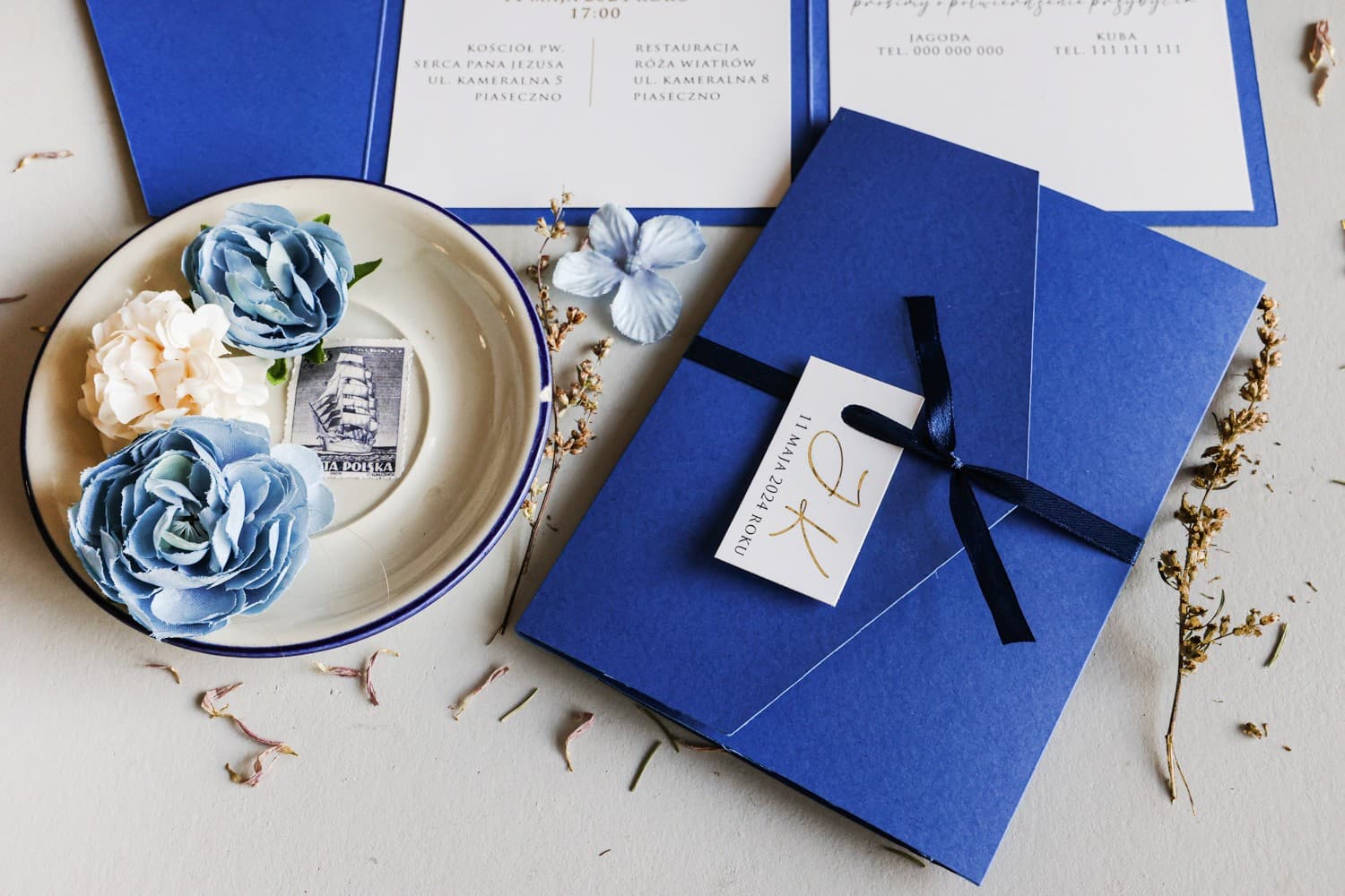 Hochzeitseinladungen Avril Nr. 7 – Blau mit Goldprägung