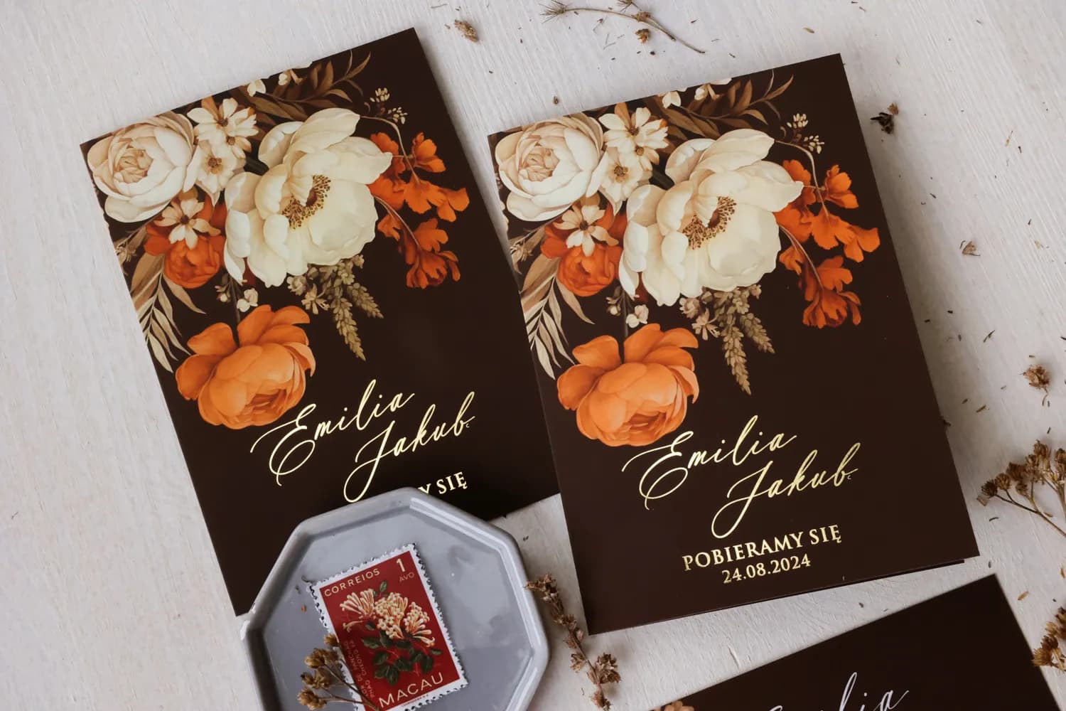 Hochzeitseinladungen Braun mit Gold und warmen Blumen – Ruskus Nr. 4 - 3