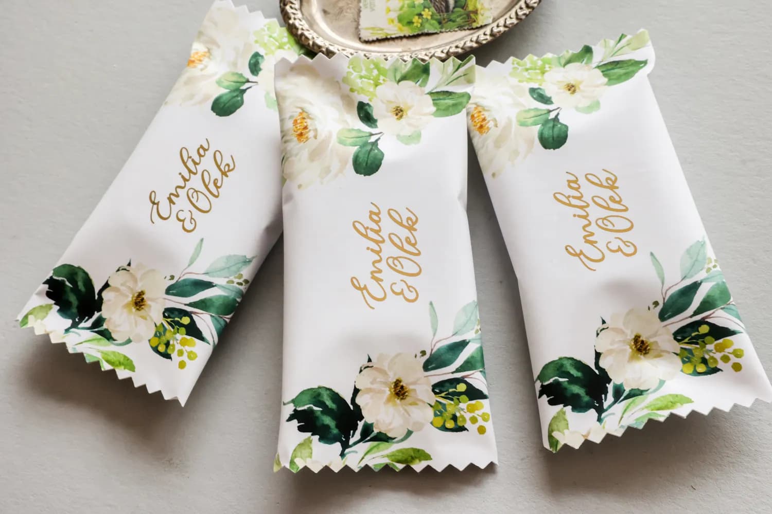 Gastgeschenke – vergoldete Schokoladen mit grünen Blättern Rubin Nr. 1 - 2