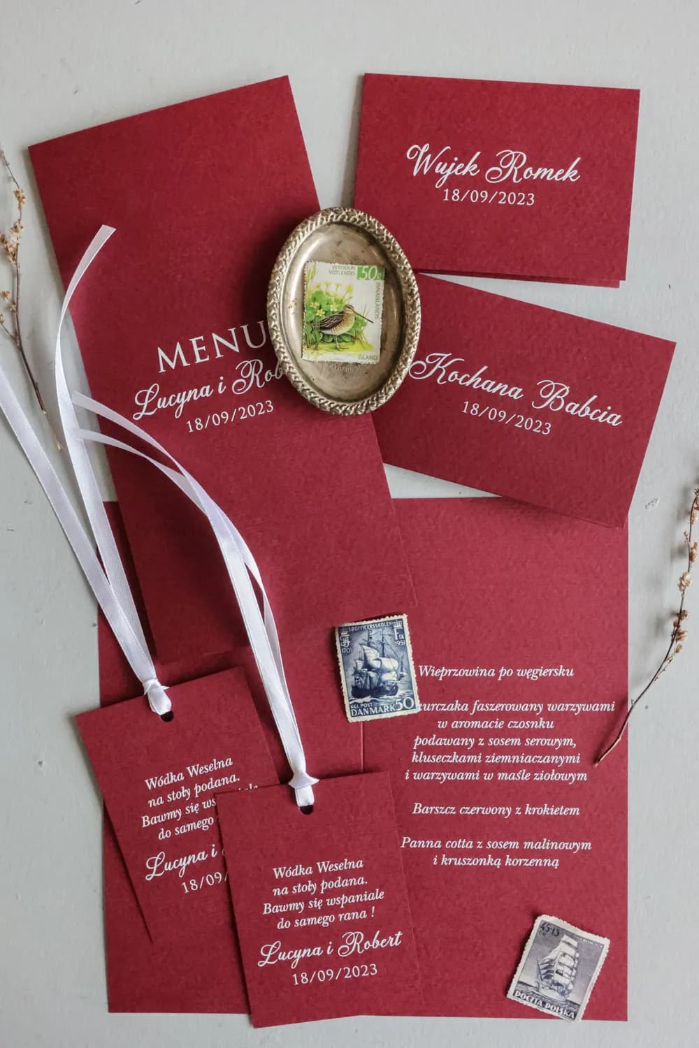 Stojące Menu Weselne Bordowe, Składane Karty Menu na Stół | Eleganckie Personalizowane Menu Ślubne | Kraft nr 6