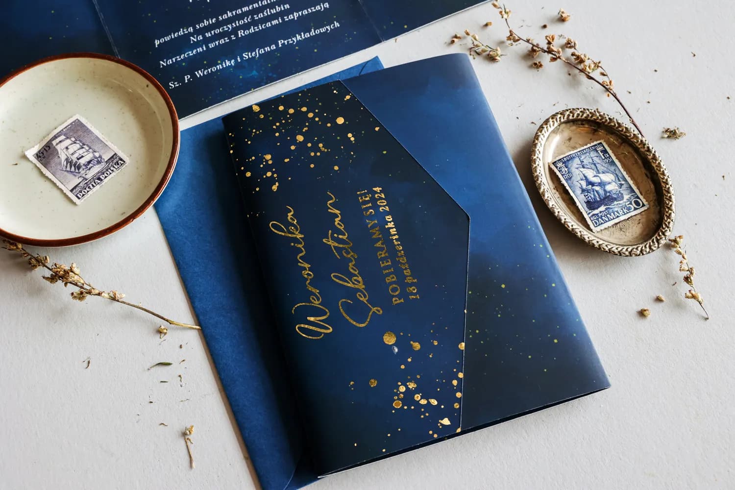 Glamour Hochzeitseinladungen Dunkelblau mit goldener Kalligrafie – Jadeit Nr. 7 - 3