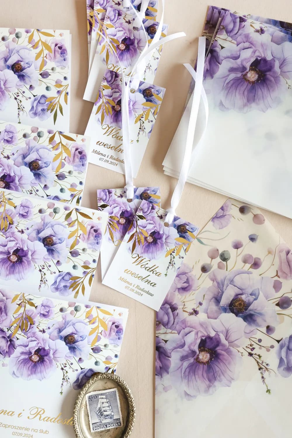 Vergoldete Flaschenanhänger Lila Blüten | Elegante Anhänger für Hochzeitsalkohol | Rubin Nr. 15 - 3