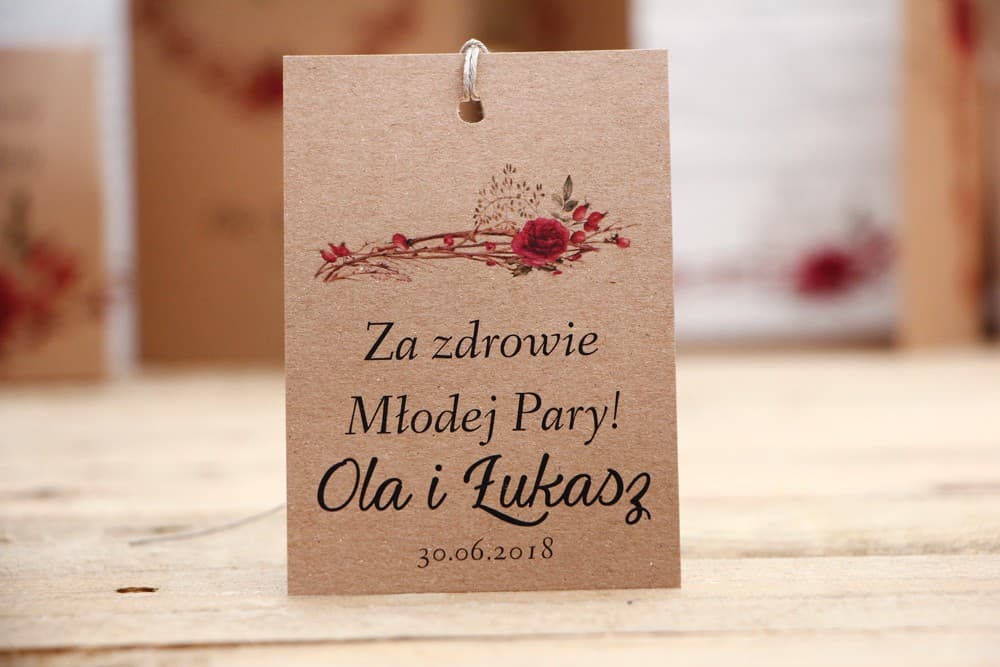 Rustykalne Zawieszki na Alkohol z Dziką Różą, Eko Papier | Personalizowane Zawieszki na Wódkę Weselną | Owoce Leśne nr 7