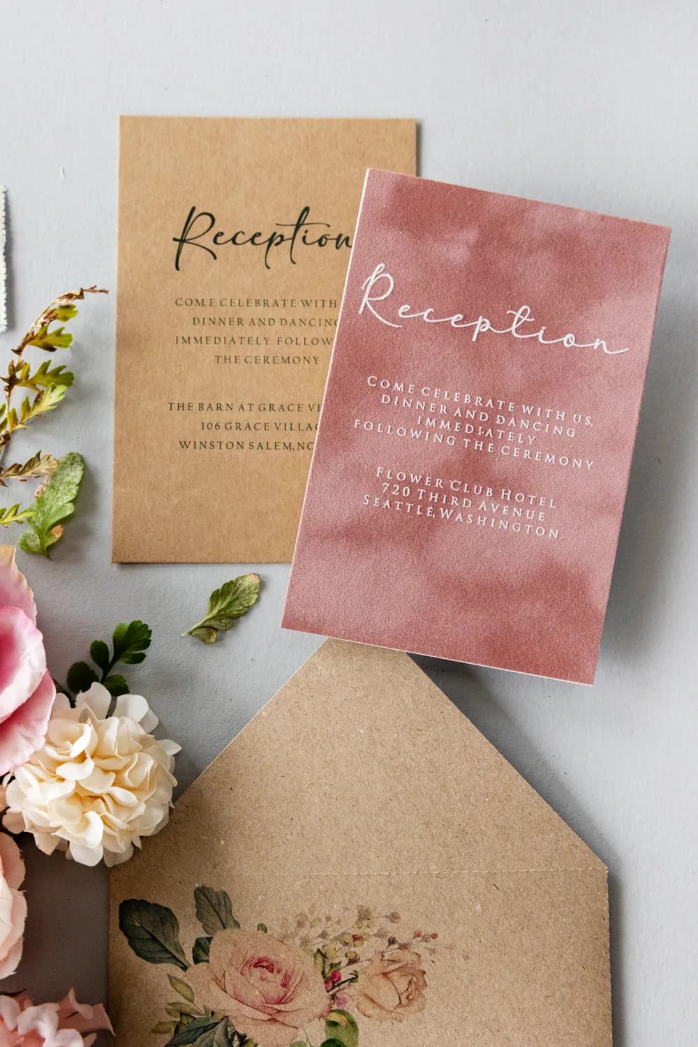 Hochzeitseinladungen Pastellrosen PR4 – Plexiglas-Karte mit Kraft-Etui - 5