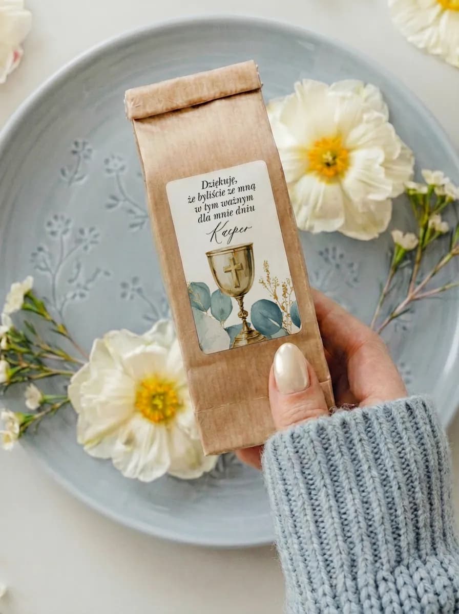 Schwarzer Tee in Kraftpapier-Verpackung, elegantes Kommunion-Etikett mit Kelch | Gastgeschenke | Matylda Nr. 11