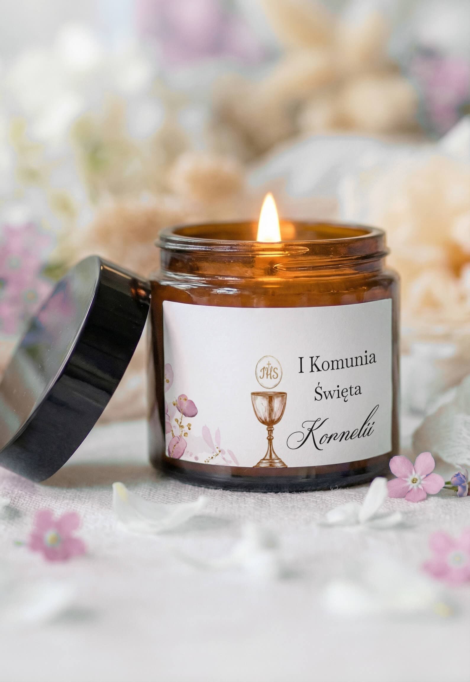 Sojakerze Lukrecja Nr. 4 – Rosa Blüten mit IHS und Dankeschön zur Kommunion