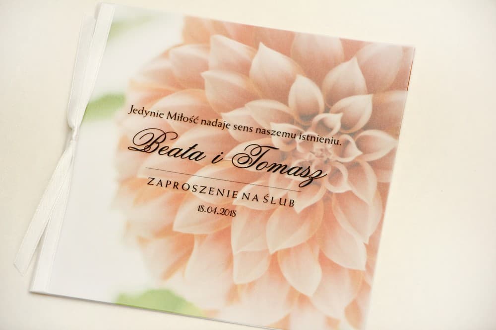 Quadratische Hochzeitseinladungen mit Transparentpapier und Dahlie, mit Satinband – Elegant Nr. 9 - 3