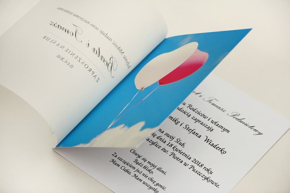 Blaue Hochzeitseinladungen mit Ballon-Motiv, Transparentpapier und Satinband – Elegant Nr. 18 - 3