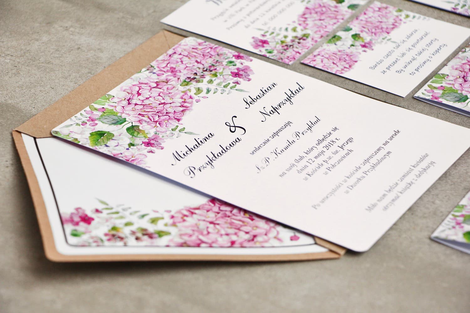 Elegante Hochzeitseinladung mit rosa Hortensie und exklusiver Goldprägung Sorento Nr. 6 - 3