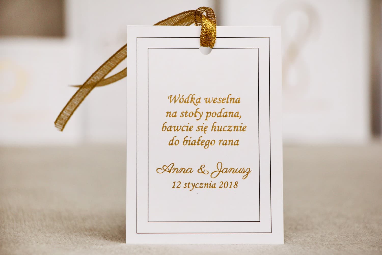 Złocone Zawieszki na Wódkę Weselną z Wierszykiem | Eleganckie Przywieszki na Alkohol Glamour | Sonata nr 9