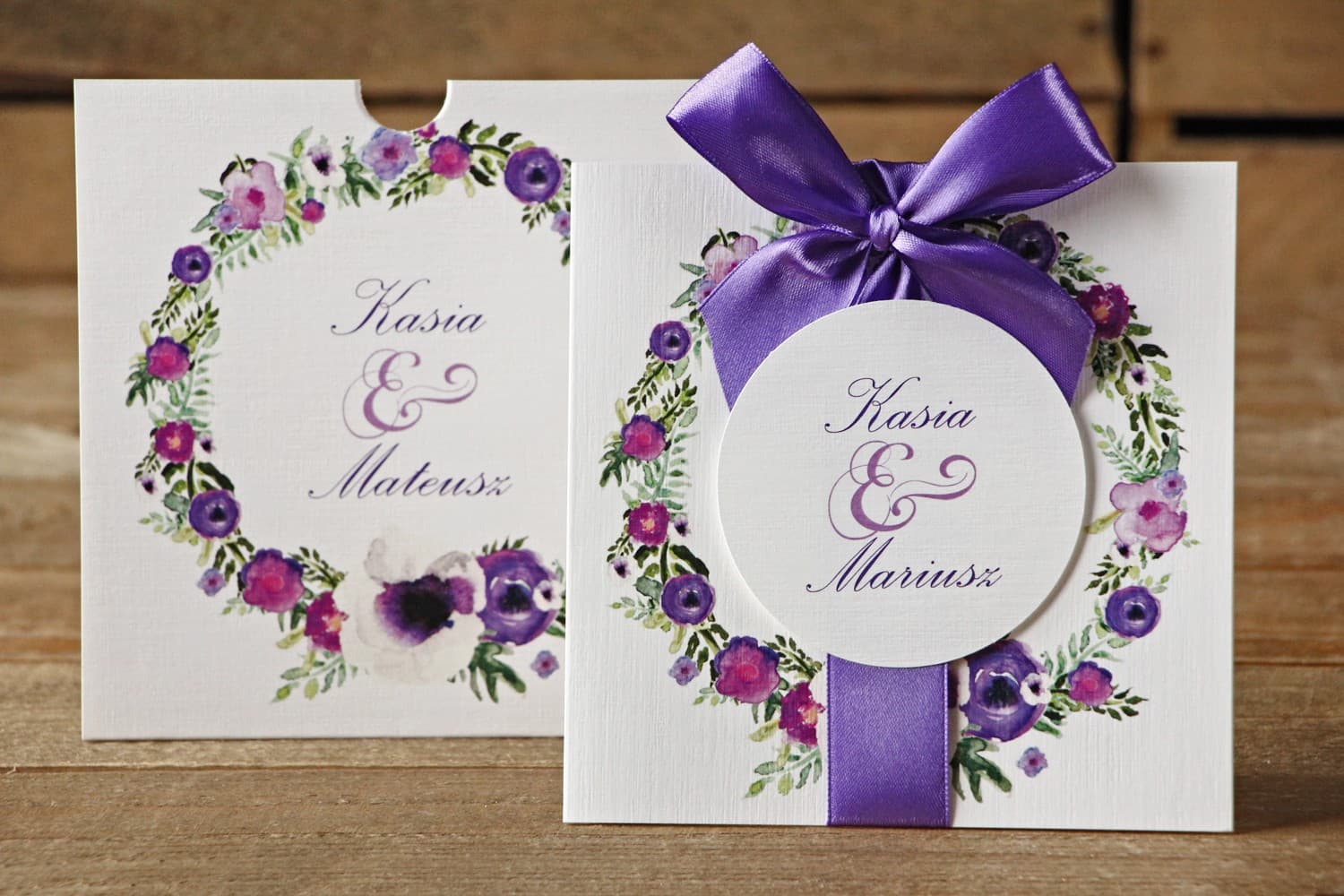 Hochzeitseinladungen im Etui mit lila Blumen und dunklem Grün – Kollektion Malowane Kwiaty Nr. 14 - 2