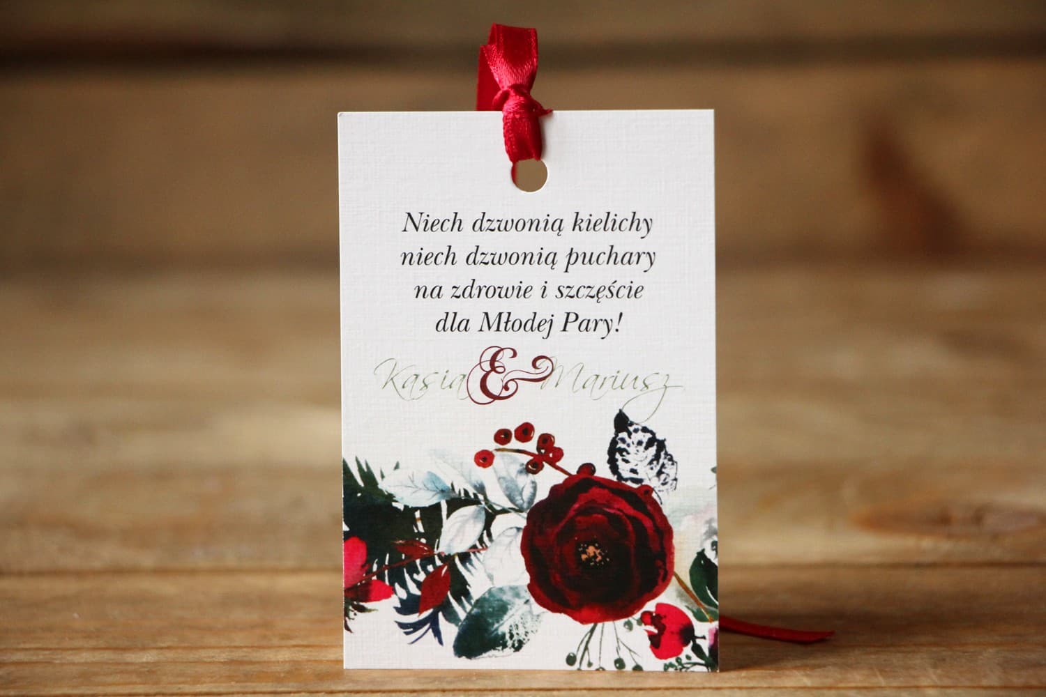 Zimowe Zawieszki na Wódkę Weselną Czerwone Róże | Eleganckie Etykiety na Alkohol | Malowane Kwiaty nr 27