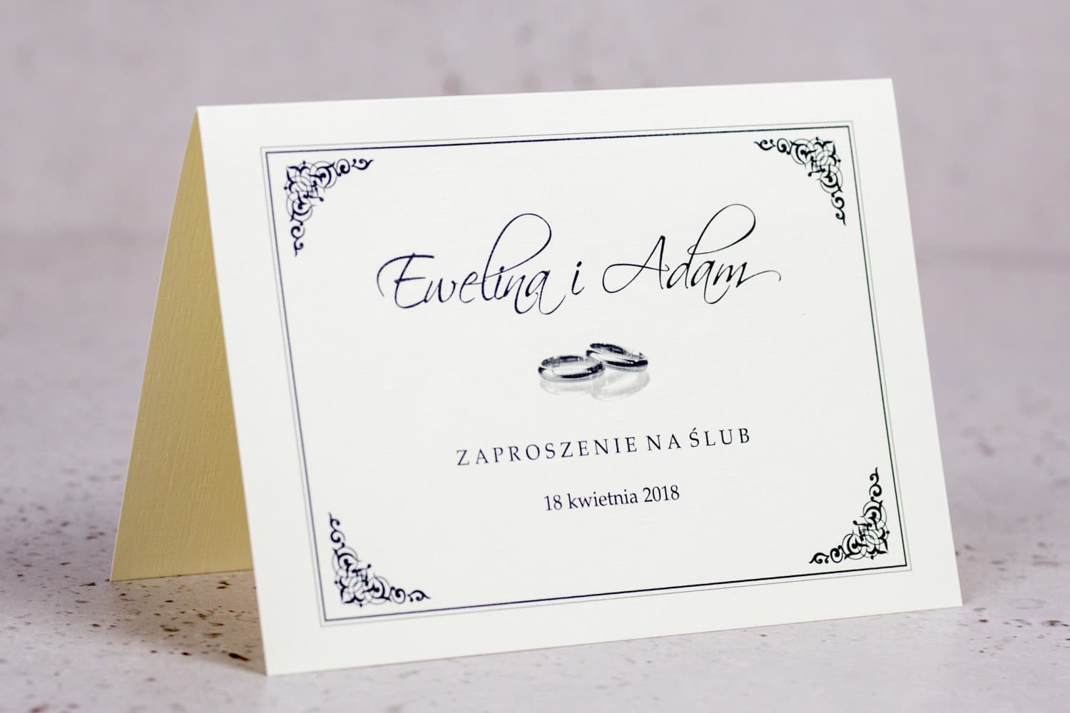 Zaproszenia ślubne w stylu klasycznym z obrączkami na papierze lnianym Arte nr 2