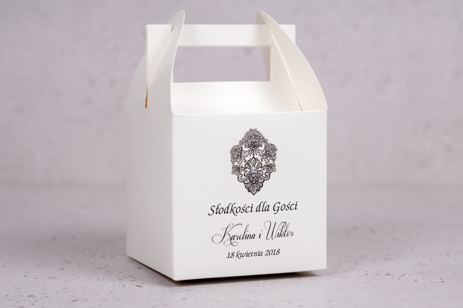 Eleganckie pudełko na ciasto weselne z cyrkonią | Personalizowane opakowania dla gości | Moreno nr 1