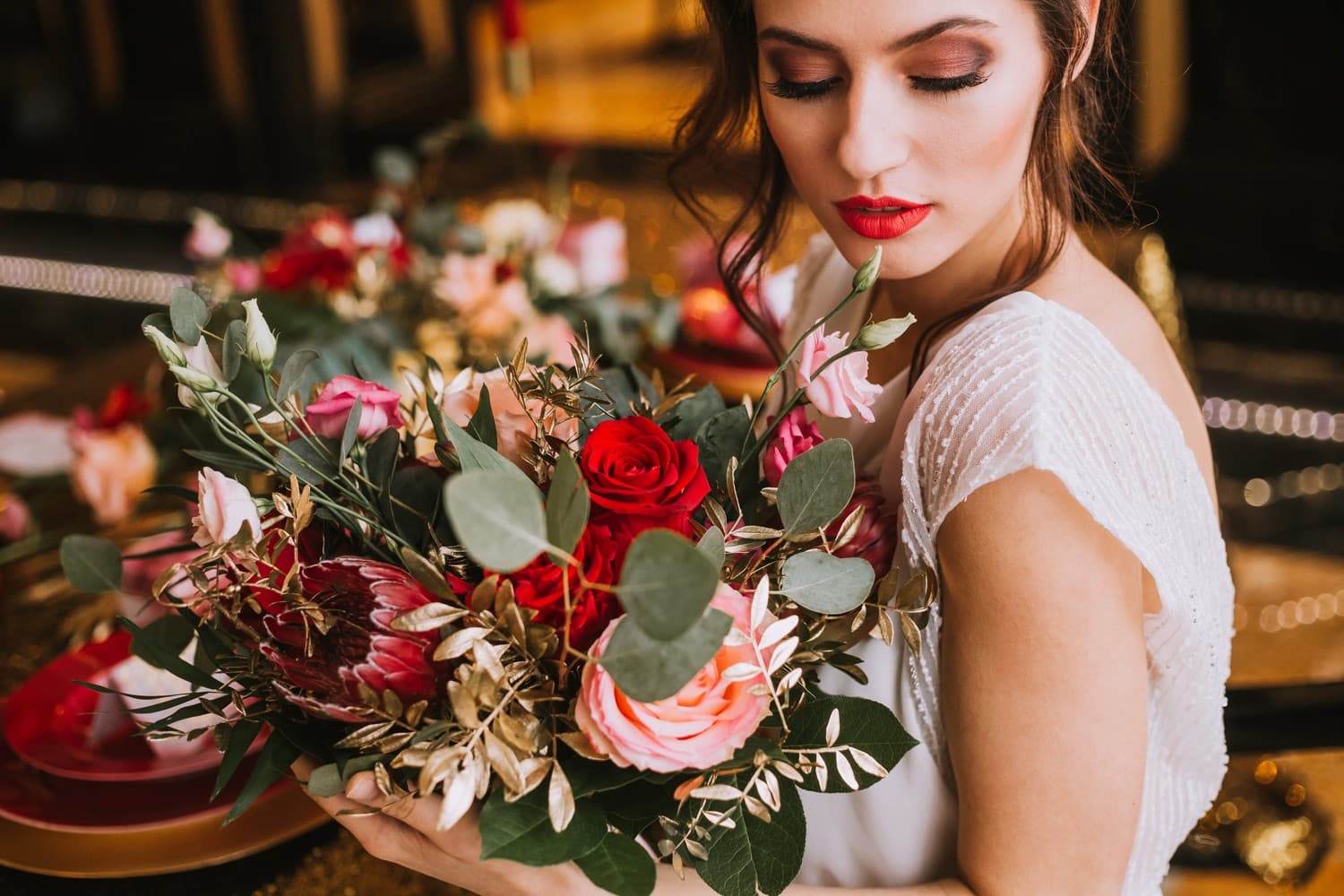Glamour Hochzeitseinladungen in Bordeaux mit Goldprägung und Spiegel-Banderole – Kamira Nr. 1 - 2