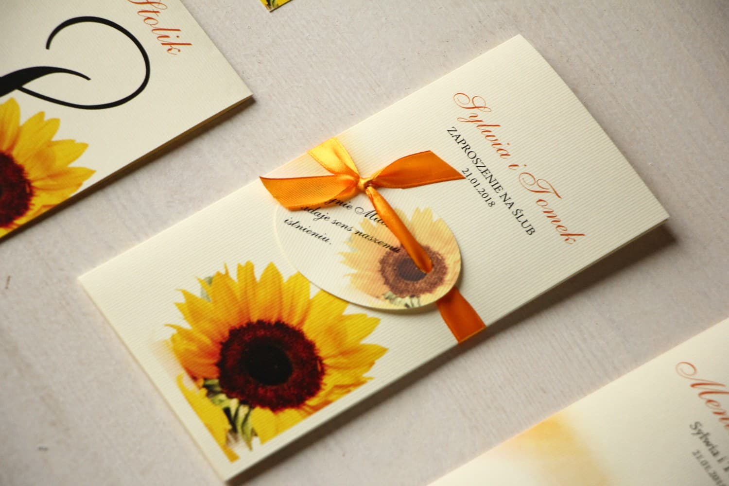 Hochzeitseinladungen mit Sonnenblumen und Anhänger im rustikalen Stil Magnet Nr. 7 - 2