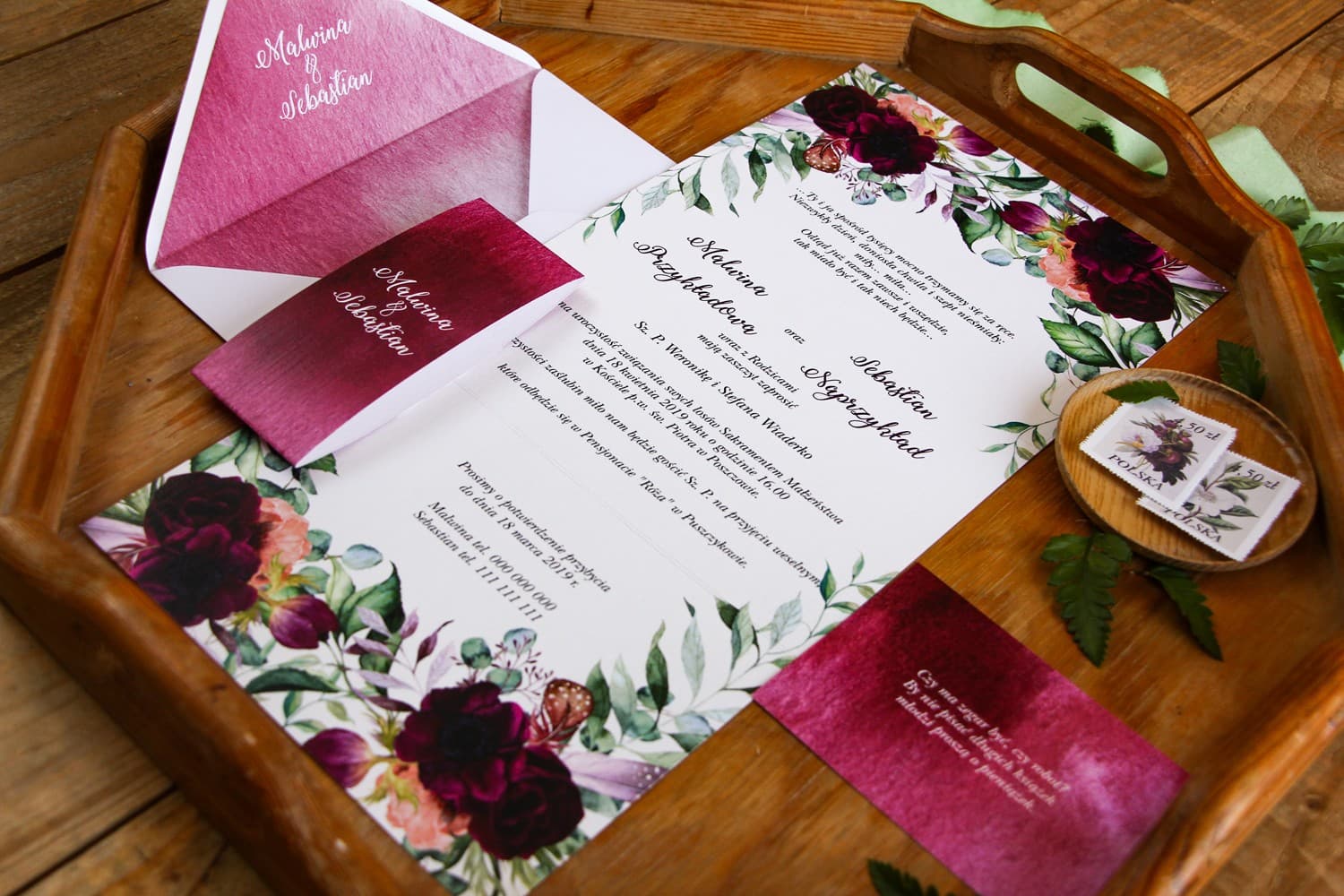 Aquarell-Hochzeitseinladungen mit burgunderroten Pfingstrosen und Anemonen – Rozalia Nr. 2 - 3