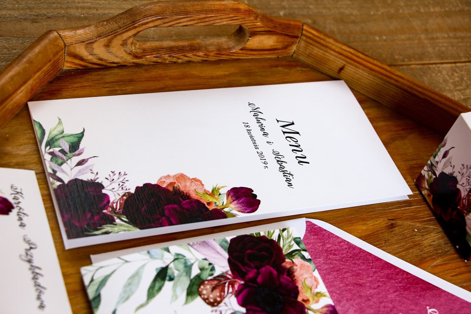 Menu Weselne z Burgundowymi Piwoniami, Karta Dań na Stół | Eleganckie Menu na Wesele Kwiatowe | Rozalia Nr 2