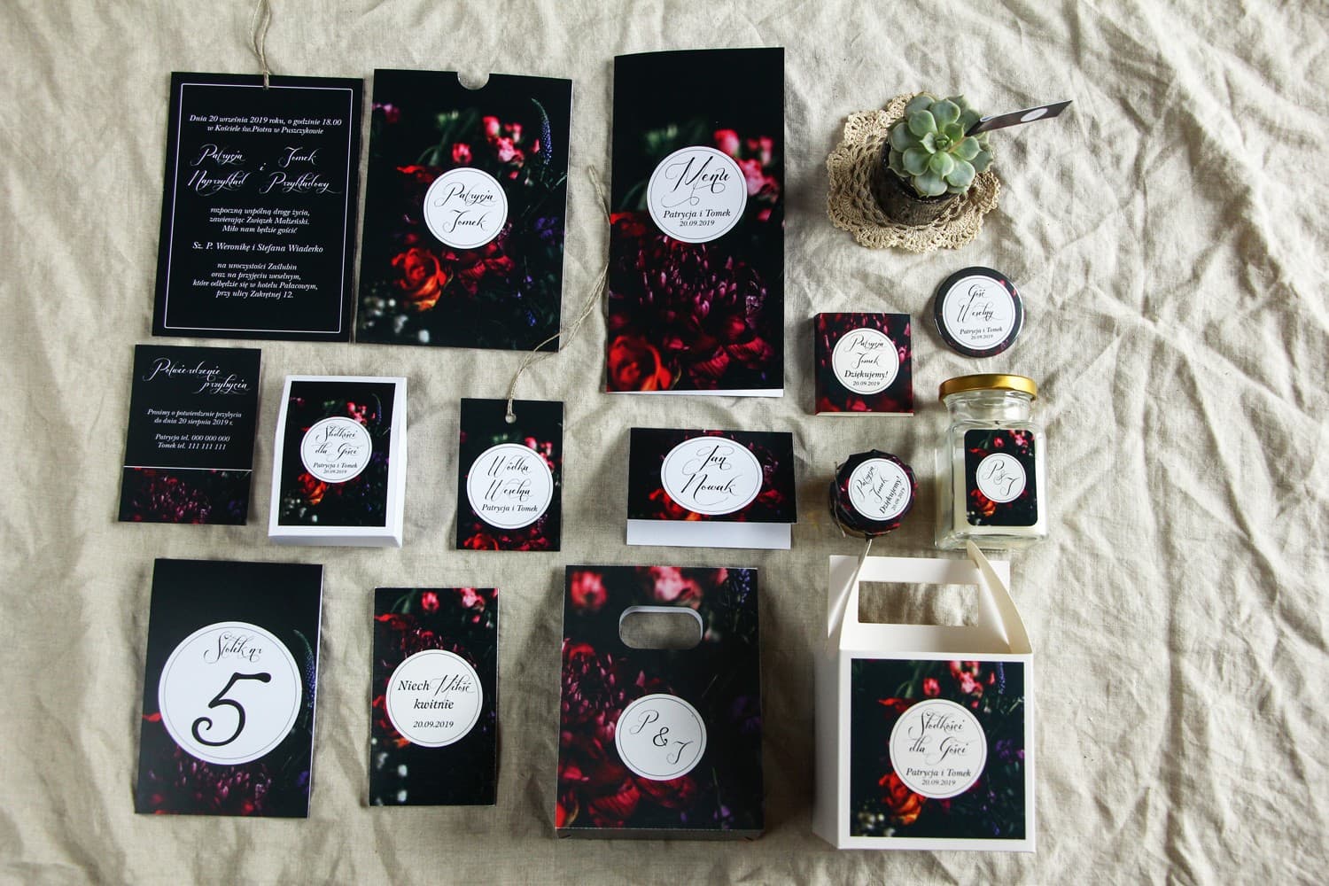 Hochzeitseinladungen im schwarzen Etui mit weinroten Blumen – Botanik Nr. 5 - 3