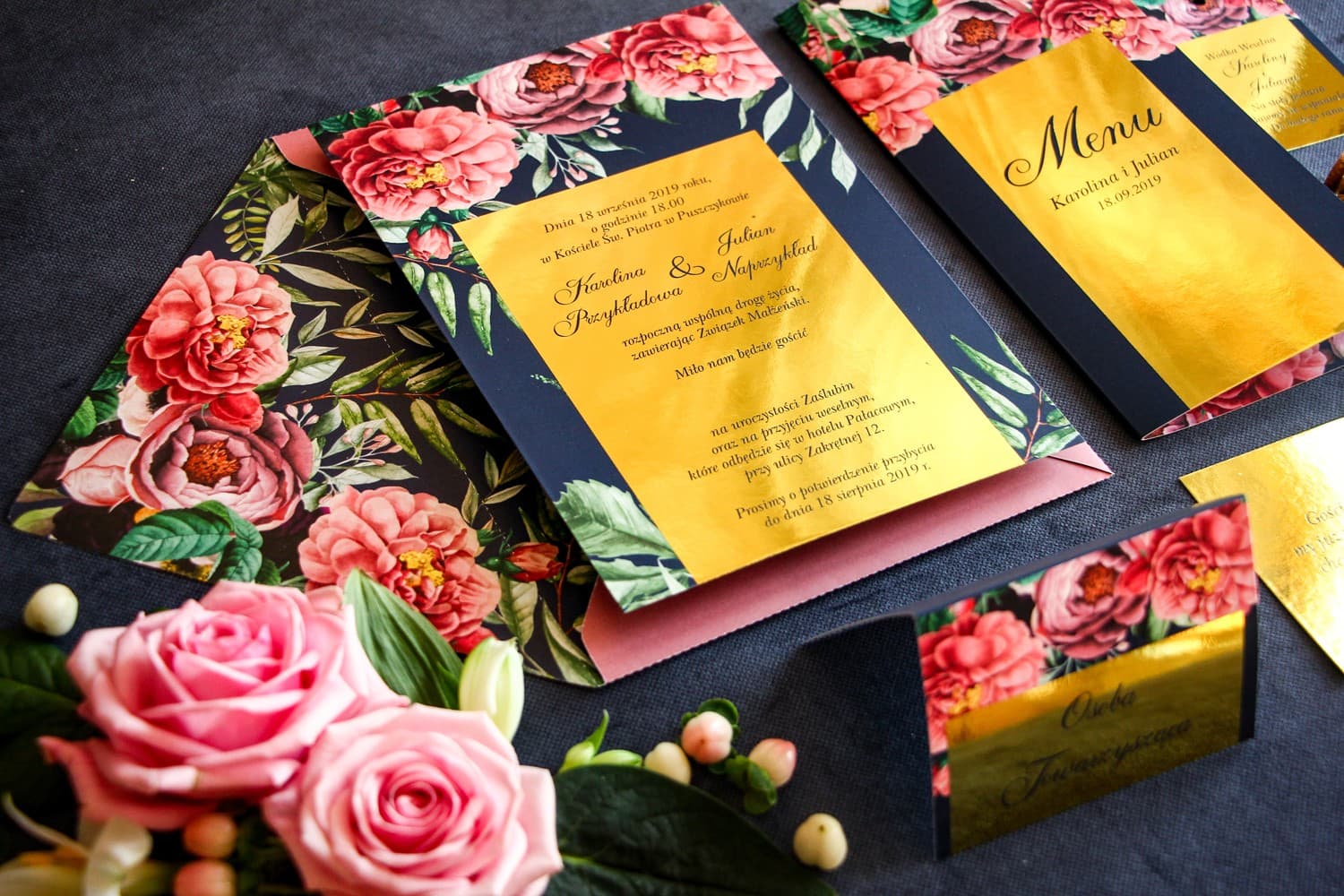 Hochzeitseinladungen Dunkelblau im Glamour-Stil mit Pfingstrosen und Gold – Laura Nr. 3 - 2