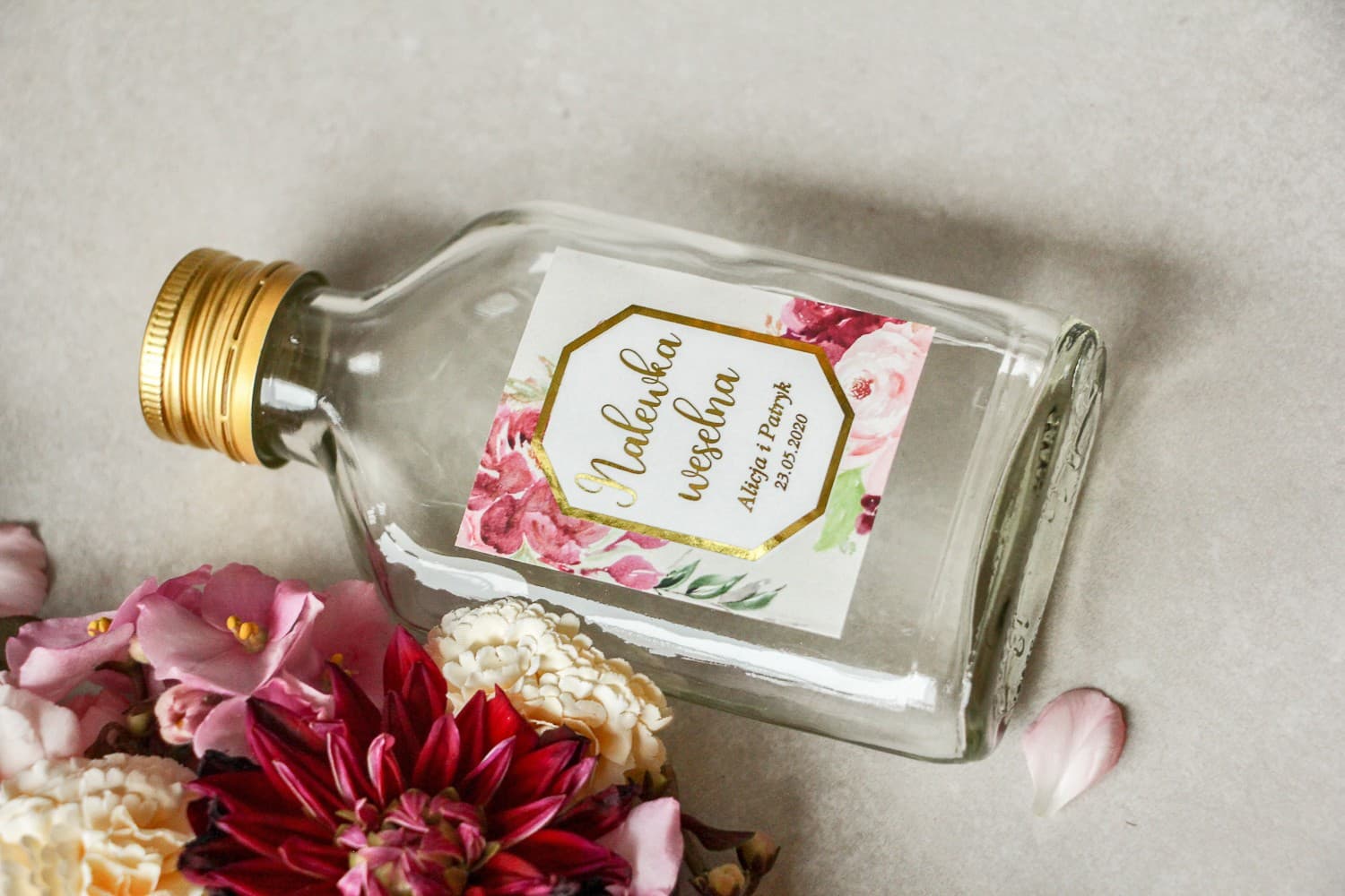 Likörflaschen Hochzeit Vergoldete Etiketten Pfingstrosen | Personalisierte Gastgeschenke | Lotus Nr. 2 - 3