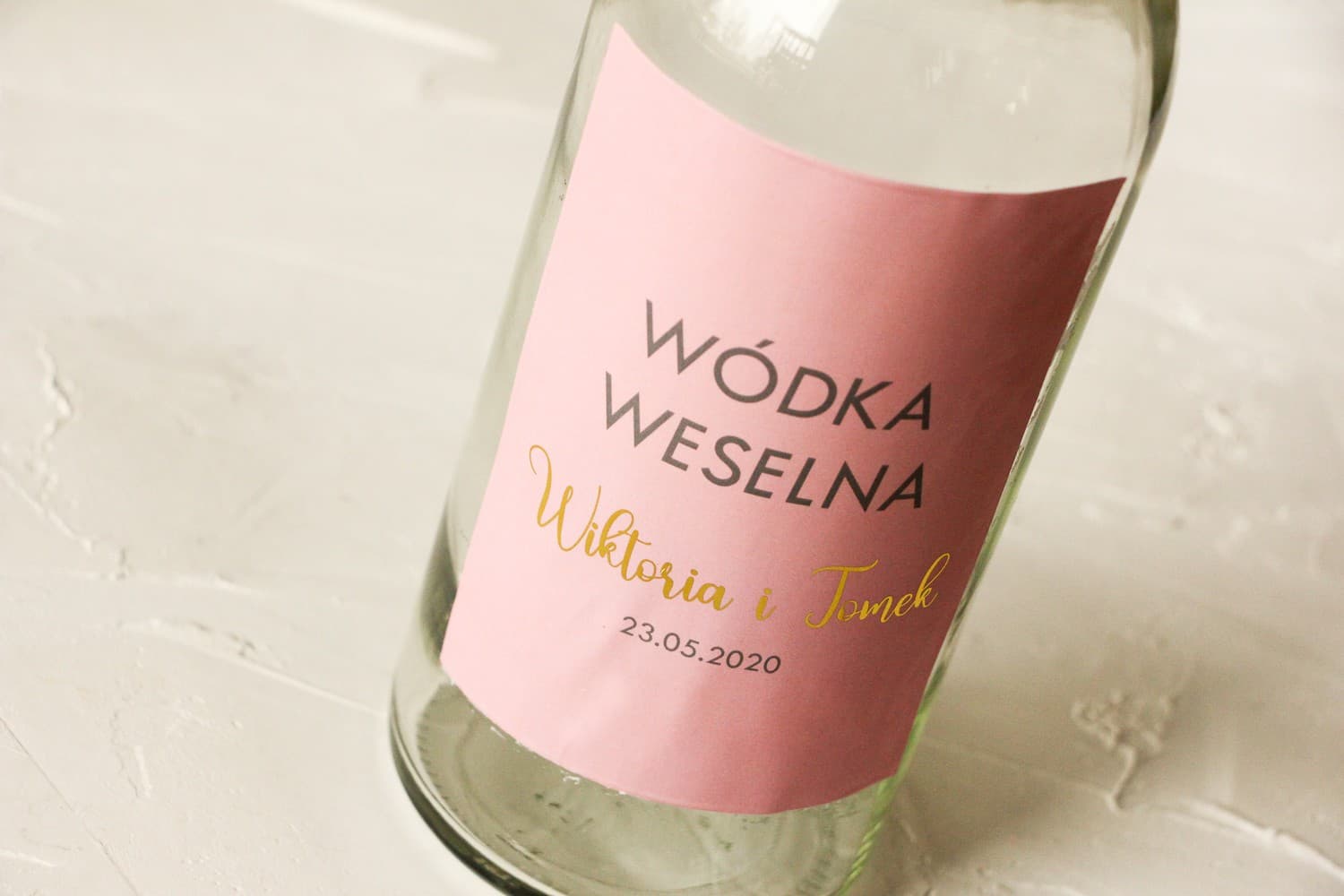 Złocone Etykiety na Wódkę Weselną Pudrowy Róż | Personalizowane Naklejki na Alkohol | Emerald nr 2
