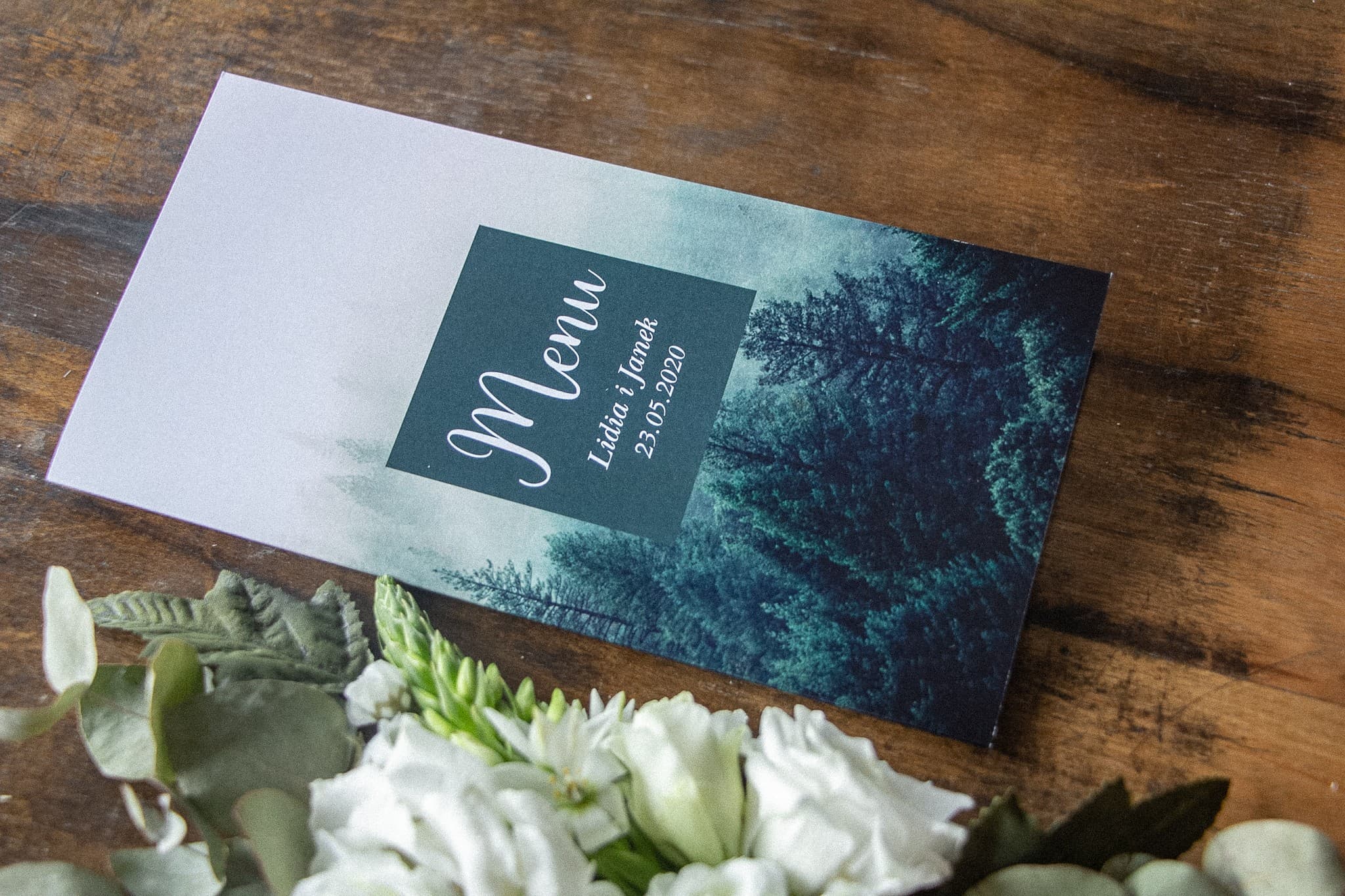 Menu Weselne Leśny Krajobraz, Złote Napisy | Eleganckie Menu Ślubne w Chłodnej Zieleni | Eteryczne nr 6