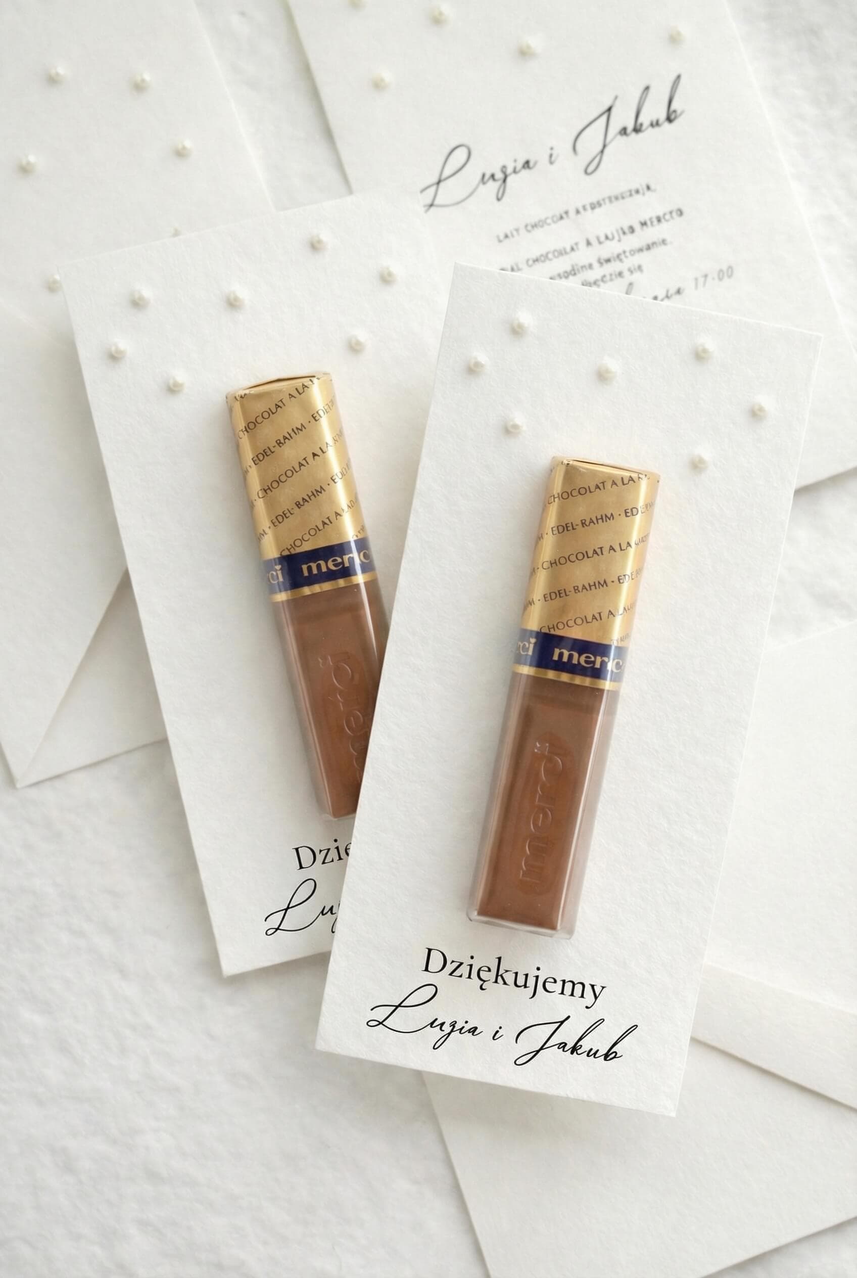 Personalizowany kartonik na Merci z perełkami i kaligrafią Amelia Wedding Podziękowania dla gości Merci z imionami para młoda kolekcja Perełki nr 1 Amelia-Wedding