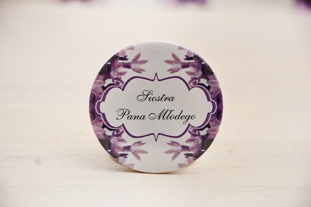 Badges de Mariage Personnalisés avec Clochettes Violettes, Motif Printanier | Identificateurs et Cadeaux Invités | Felicja 14