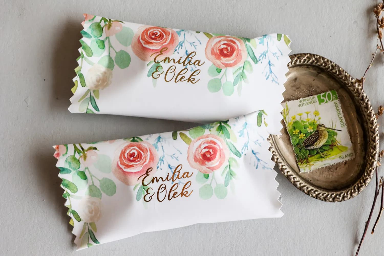 Detalles para invitados en forma de bombones dorados con rosas pastel Rubin n.º 2