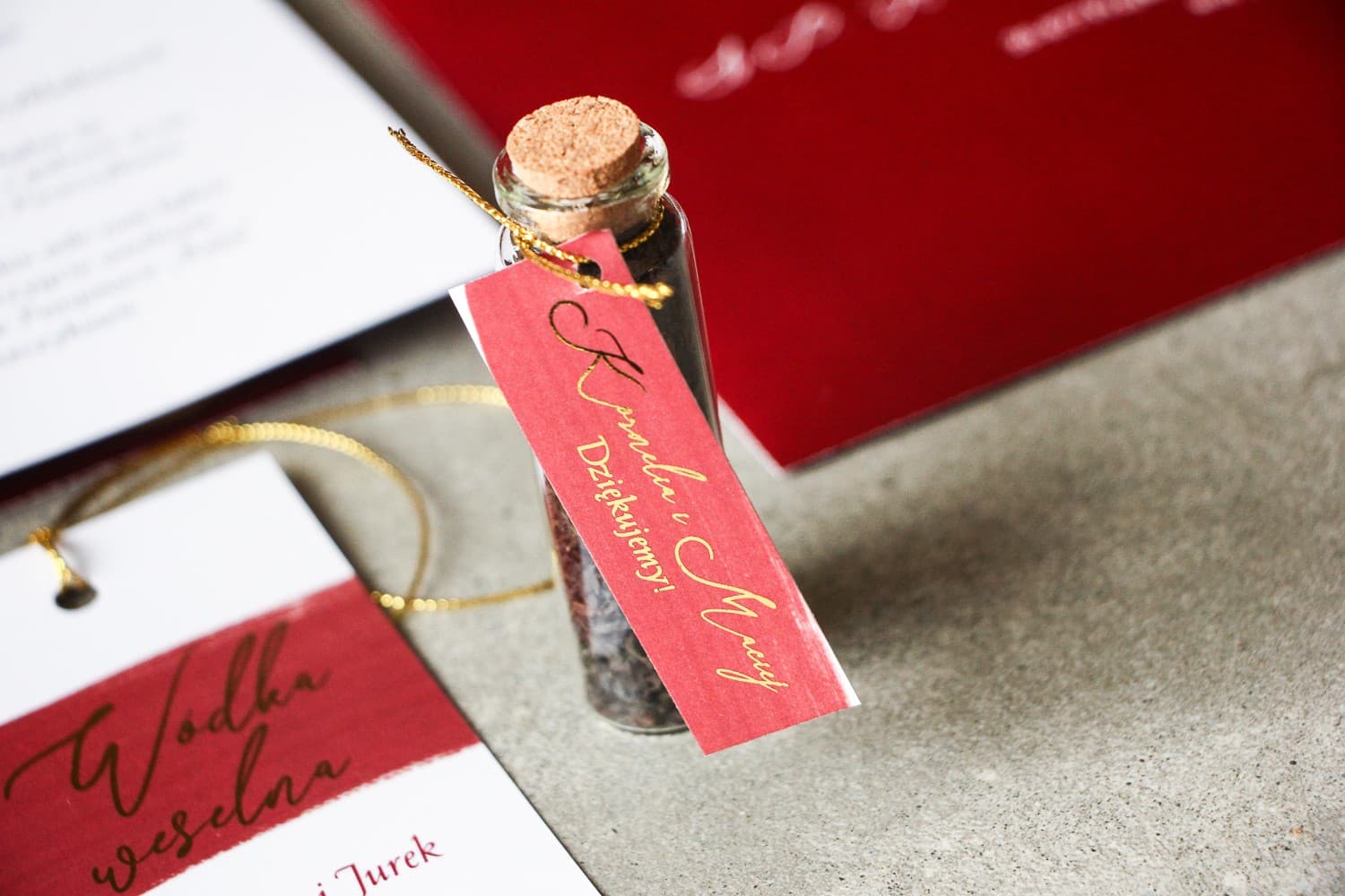 Té en Botellita Detalle para Invitados, Etiqueta Burdeos Dorada | Recuerdos de Boda | Verte nº 1