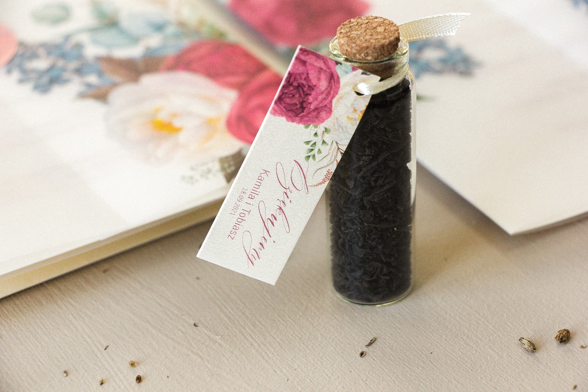 Detalles para Invitados Botellita con Té Floral | Recuerdos de Boda con Peonías | Opal n.º 10