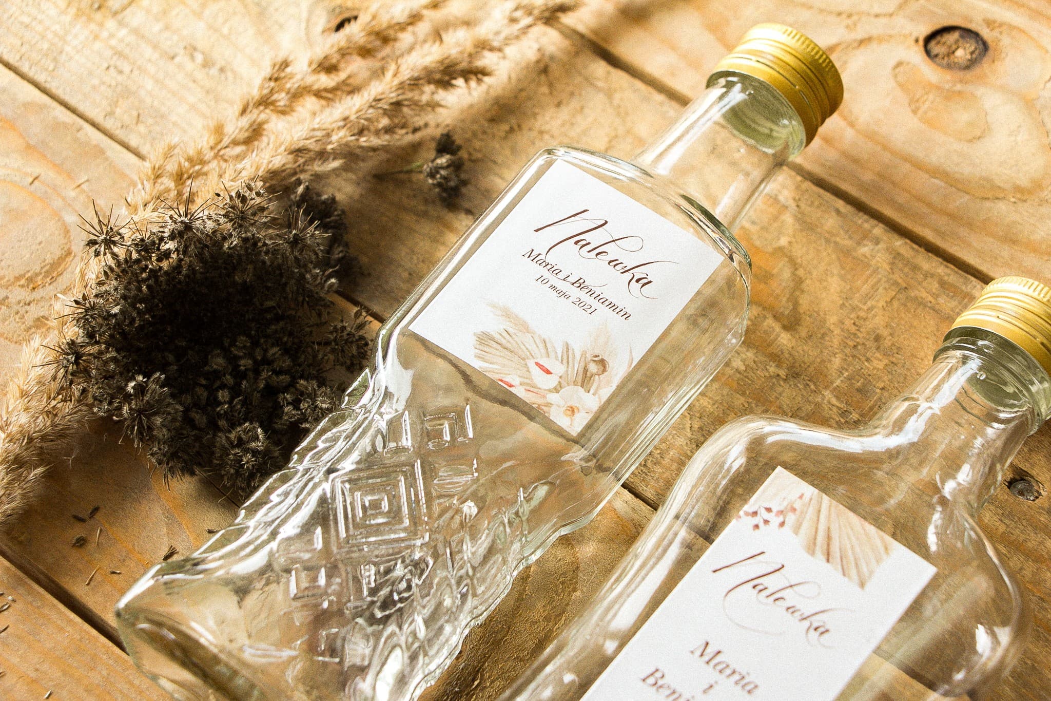 Botellitas para licores como agradecimiento para invitados boho con hierba pampas Indygo nr 6