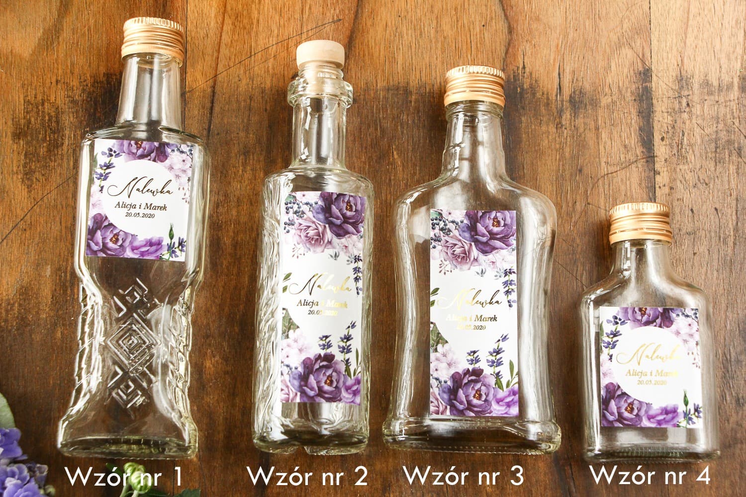 Botellitas para licores con etiqueta estilo glamour y dorado con motivo de lavanda